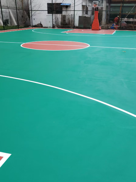 铁西 球场长期使用易出现地面开裂
